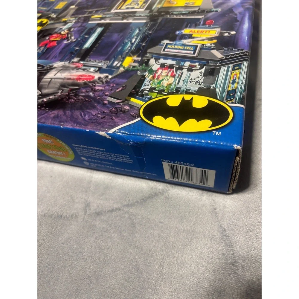 Retired Lego New Sealed LEGO DC Comics Super Heroes: The Batcave (6860)